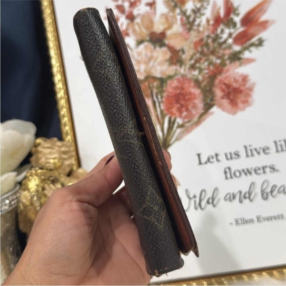 Louis Vuitton Brown Monogram Wallet Timeless Luxury - Picture 5 of 16